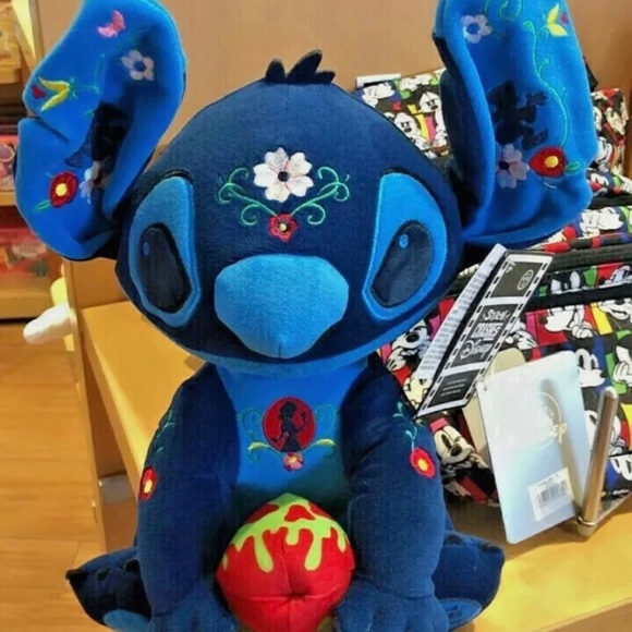 Stitch Crashes Snow White Disney Plush - Picture 1 of 2